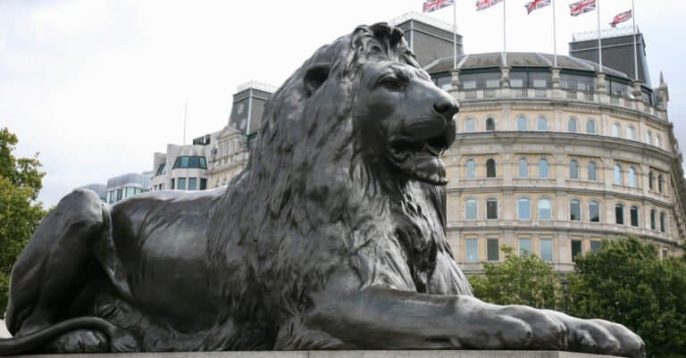 Types of Lions - Barbary lion statue