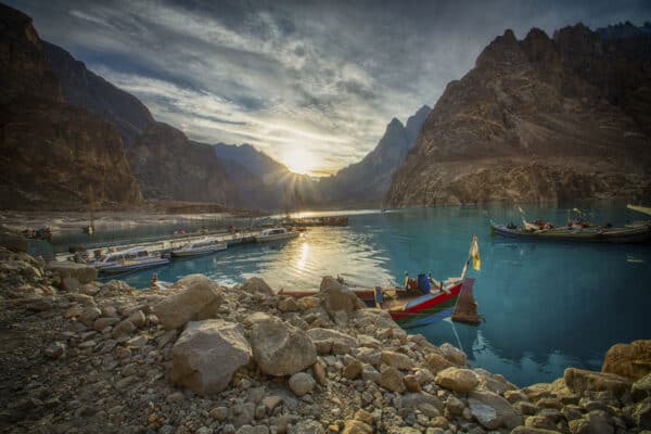 15 Insanely Clear Lakes and Why They're So Clear - A-Z Animals