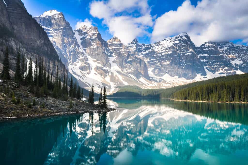 The colorful turquoise waters of Moraine Lake