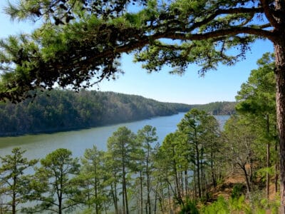 A 10 Absolutely Amazing Lakes In Arkansas (One is a Legendary Bass Fishing Spot!)