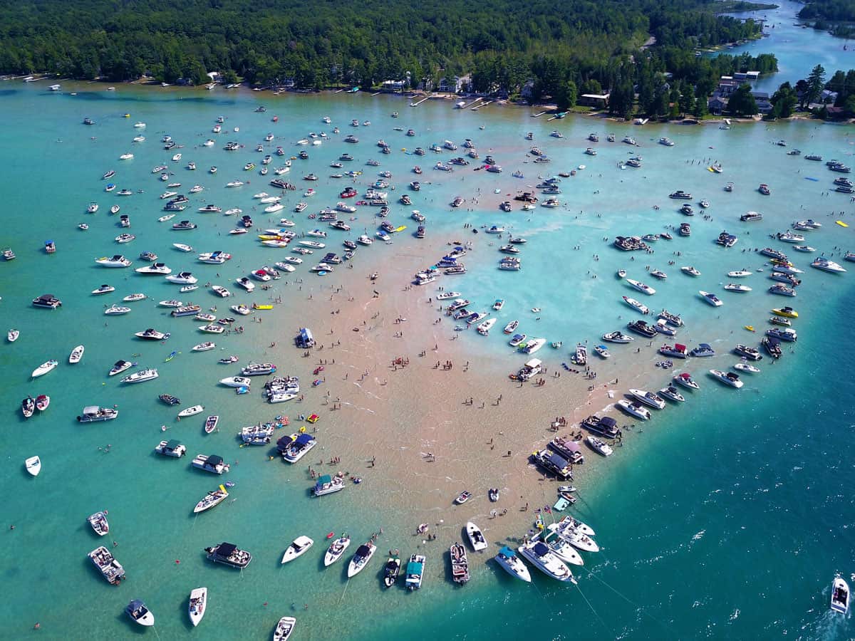 How Deep Is Torch Lake Discover Northern Michigan S Deepest Lakes AZ   Shutterstock 1171121584 