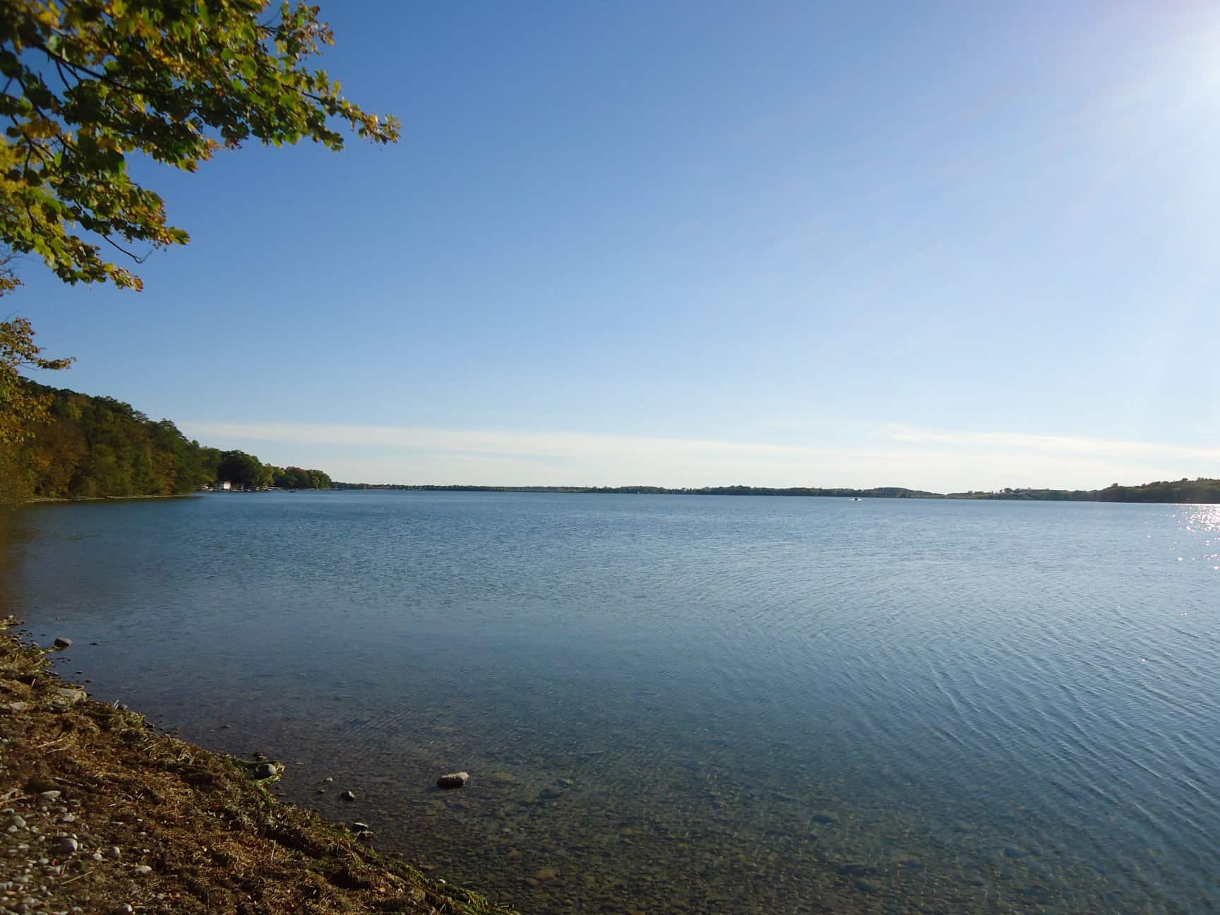 Lakes rocks. Висконсин озера. Озеро рок. Обращено озеро. Озеро рока фото.