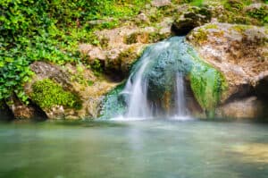 4 Natural Springs in Arkansas And Where To Find Them Picture