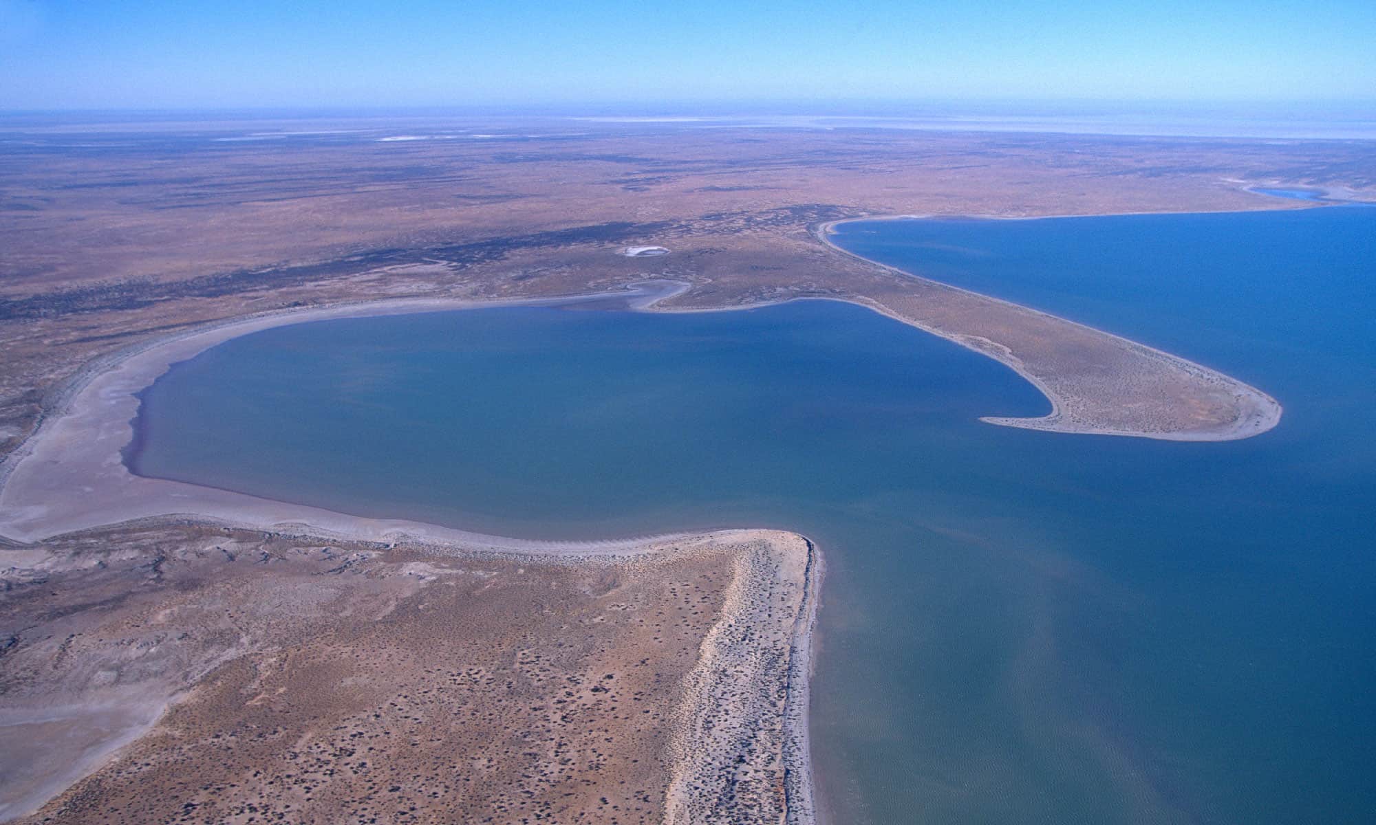 Озеро эйр находится в. Озеро Эйр Норт. Эйр Норт Австралия. Озеро Эйр-Норт в Австралии. Эйр-Норт самое большое озеро Австралии.