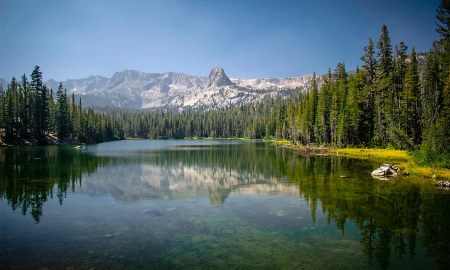 9 Crazy Lakes You Can't Swim In - A-Z Animals