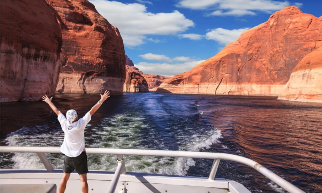 Người đàn ông trên thuyền ở Arizona