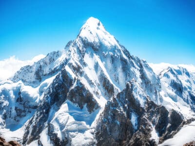 A Discover Mount Everest’s “Death Zone” and Why It’s So Dangerous