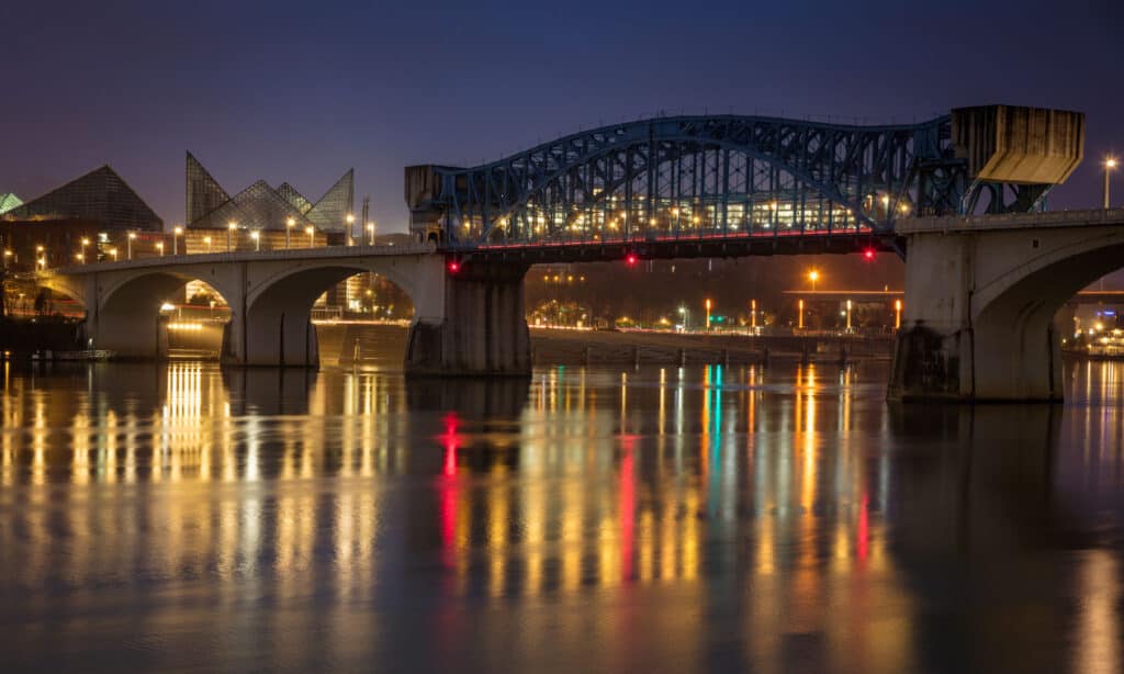 Chattanooga, North America, Tennessee, USA, NightHow long is the Tennessee River