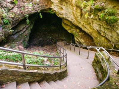 A Discover the “Bottomless Pit” Hidden Deep Inside of Mammoth Cave
