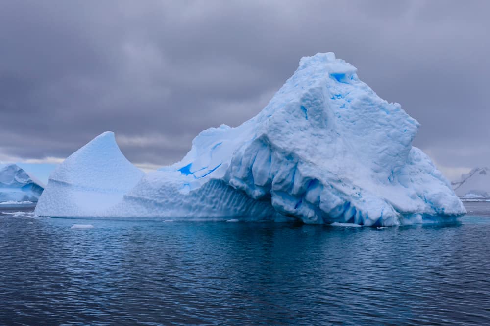 Close,Up,View,Of,Antarctic,Scenery,With,A,Blue,Iceberg