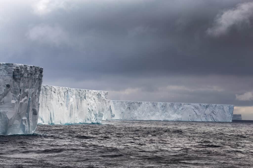 Iceberg,B-15t,,Which,Measures,52,Kilometers,(32,Miles),Long,And