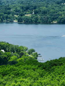 Explore the 10 Biggest Lakes in Connecticut! Picture
