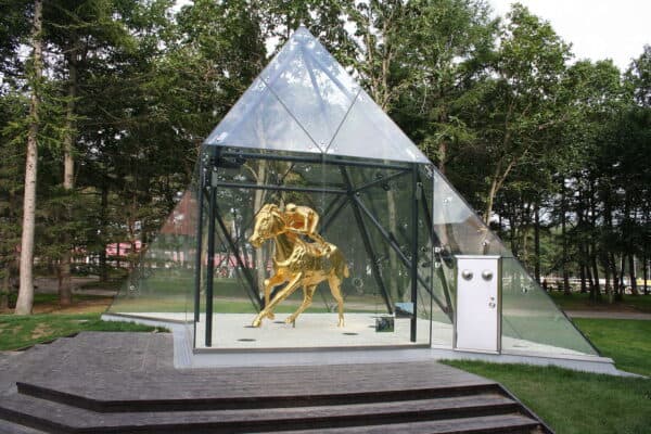 Fusaichi Pegasus statue
