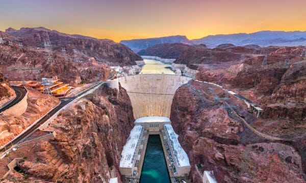 how-much-power-does-the-hoover-dam-generate-az-animals