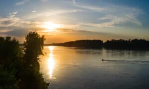 How Wide is the Missouri River at Its Widest Point? Picture