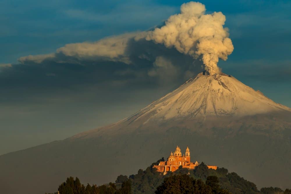 The Popocatepetl , smoking in the morning