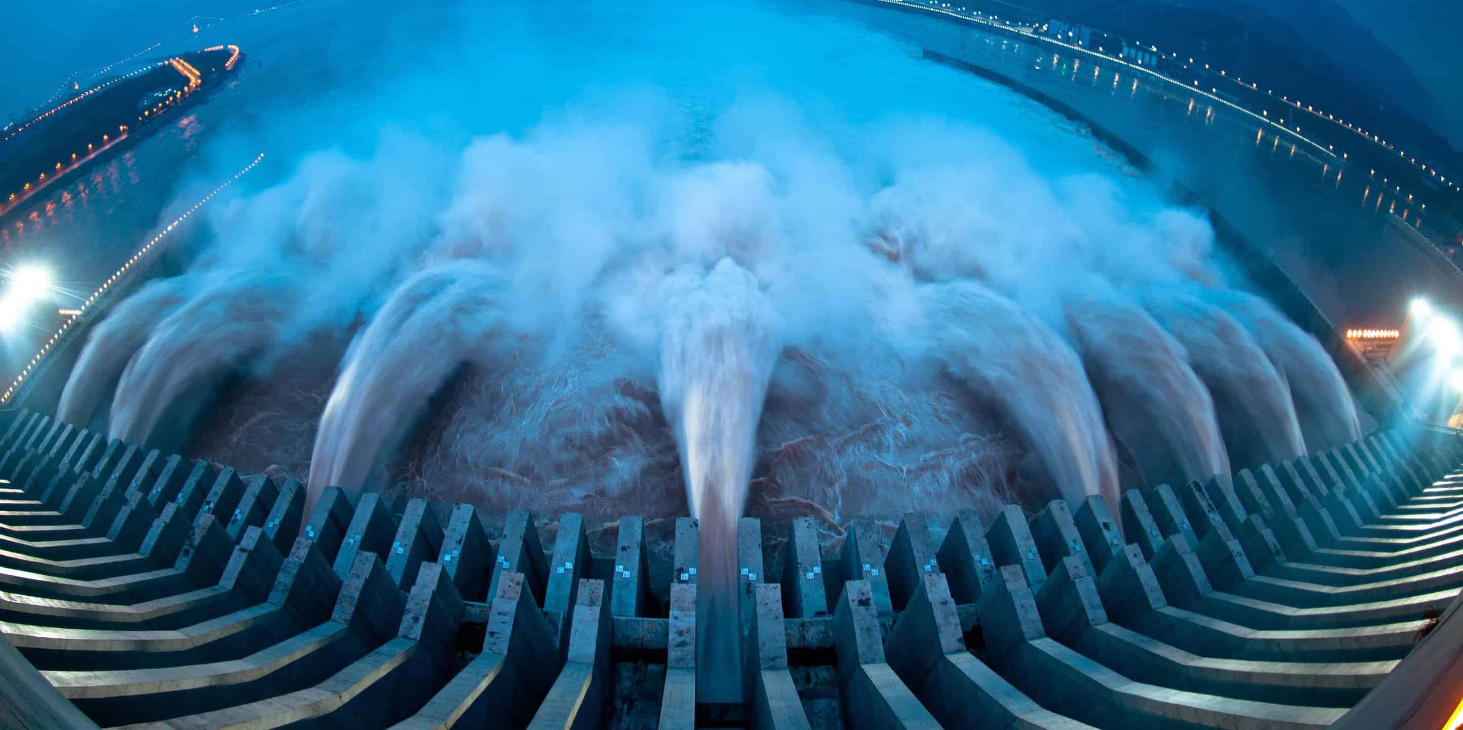 Энергия движущейся воды. Три ущелья ГЭС. Плотина три ущелья в Китае. Три ущелья ГЭС, самая большая гидроэлектростанция в мире и. Гидроэнергия гидроэлектростанция.