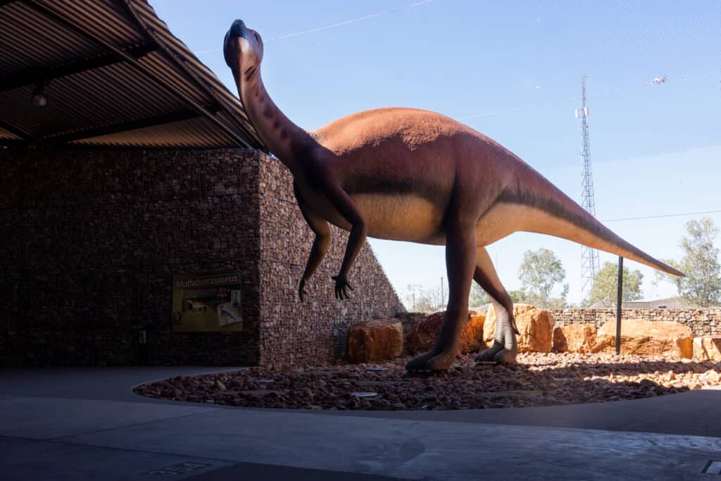 Muttaburrasaurus statue