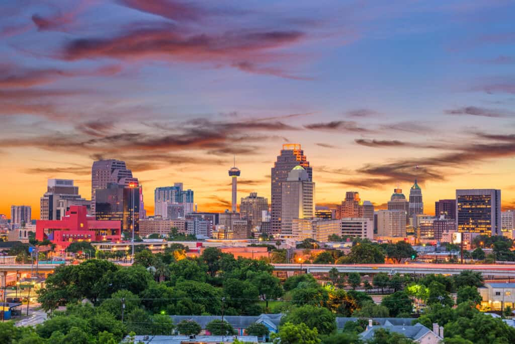 Picture of San Antonio, Texas skyline.