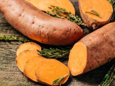 A 3 Clear Signals Your Sweet Potatoes Are Ready to Be Harvested (Plus Tips on Storing Them) 
