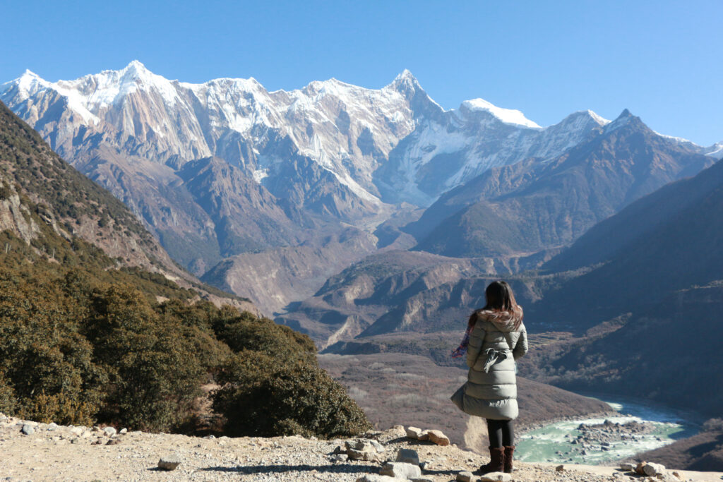 Looking at Mount Namjagbara in the Yarlung Tsangpo Grand Canyon, feel a moment a release