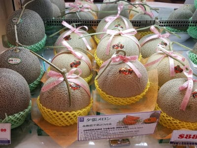 A Here’s Why Someone Paid $45,000 For Two Melons In Japan