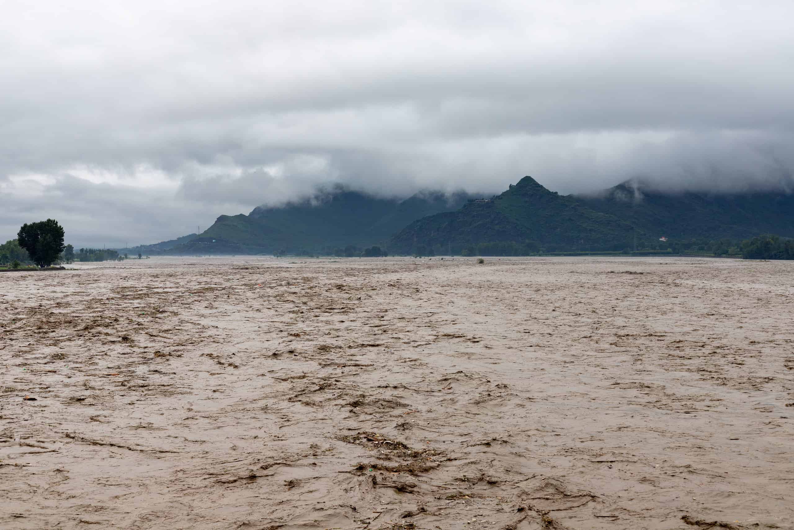Затопленная долина реки 5 букв. Остров Крит наводнение. Муссонный климат фото. Extremwetterereignisse. Затопленная Долина на л и5 букв.