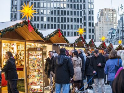 A 7 Incredible Christmas Markets Only in Illinois