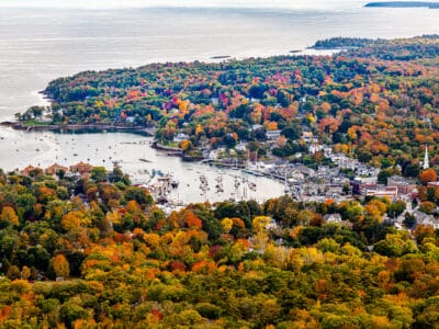 A Discover When Leaves Change Color in Maine (Plus 5 Towns with Beautiful Foliage)