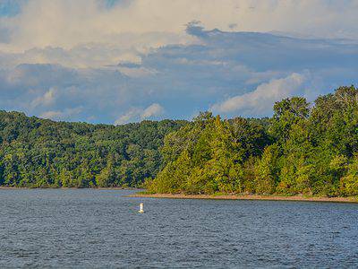 A What’s the Largest Artificial Lake in Tennessee?