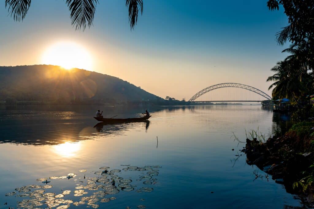 สะพาน Adomi ในกานา