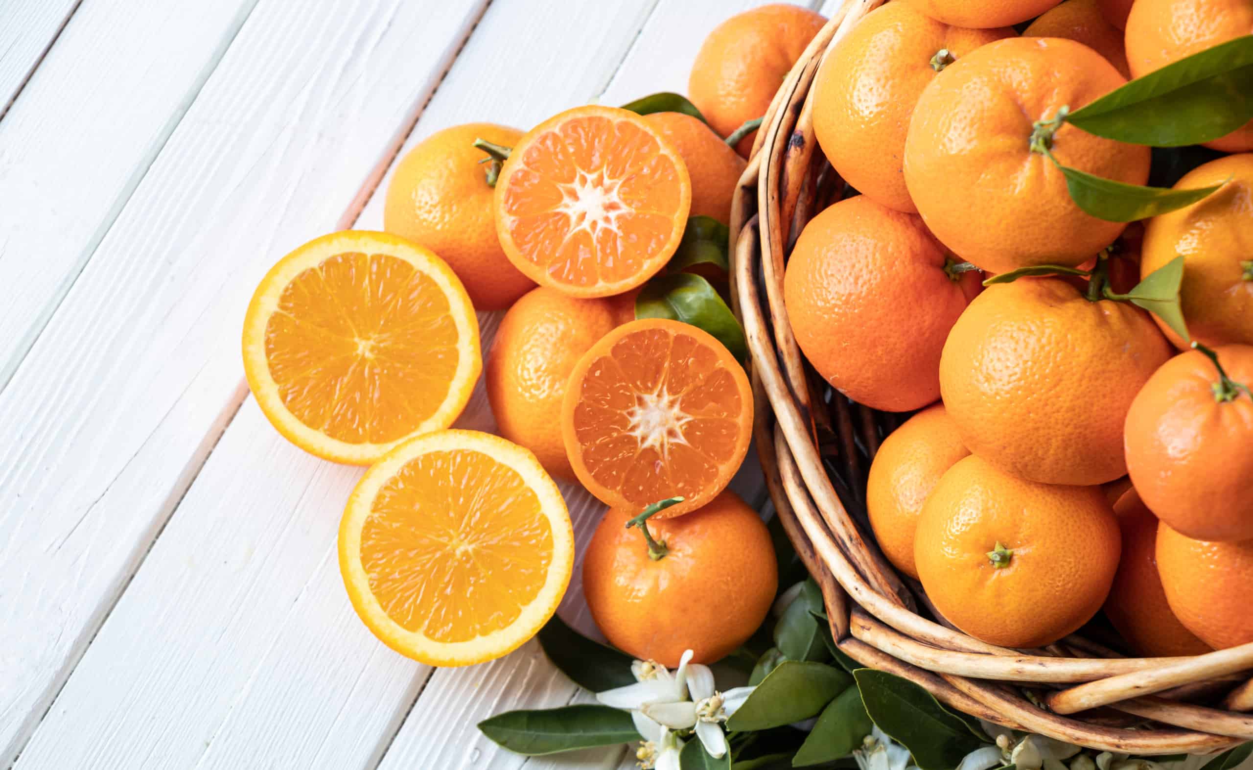 Апельсины в золотистой кожуре