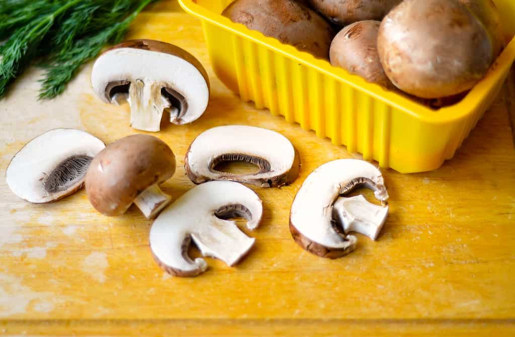 Cremini mushrooms sliced