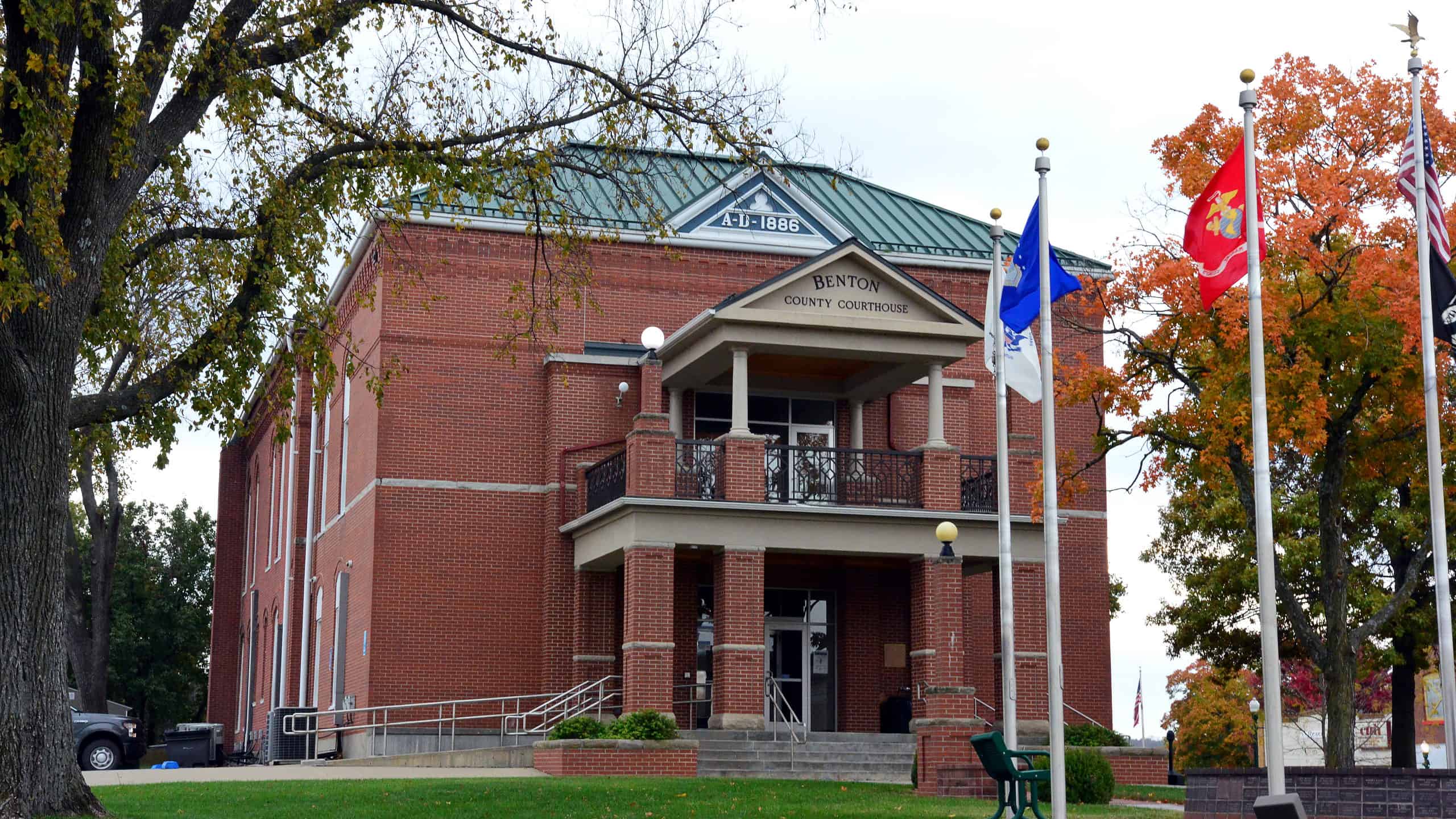 Benton County Courthouse in Warsaw Missouri