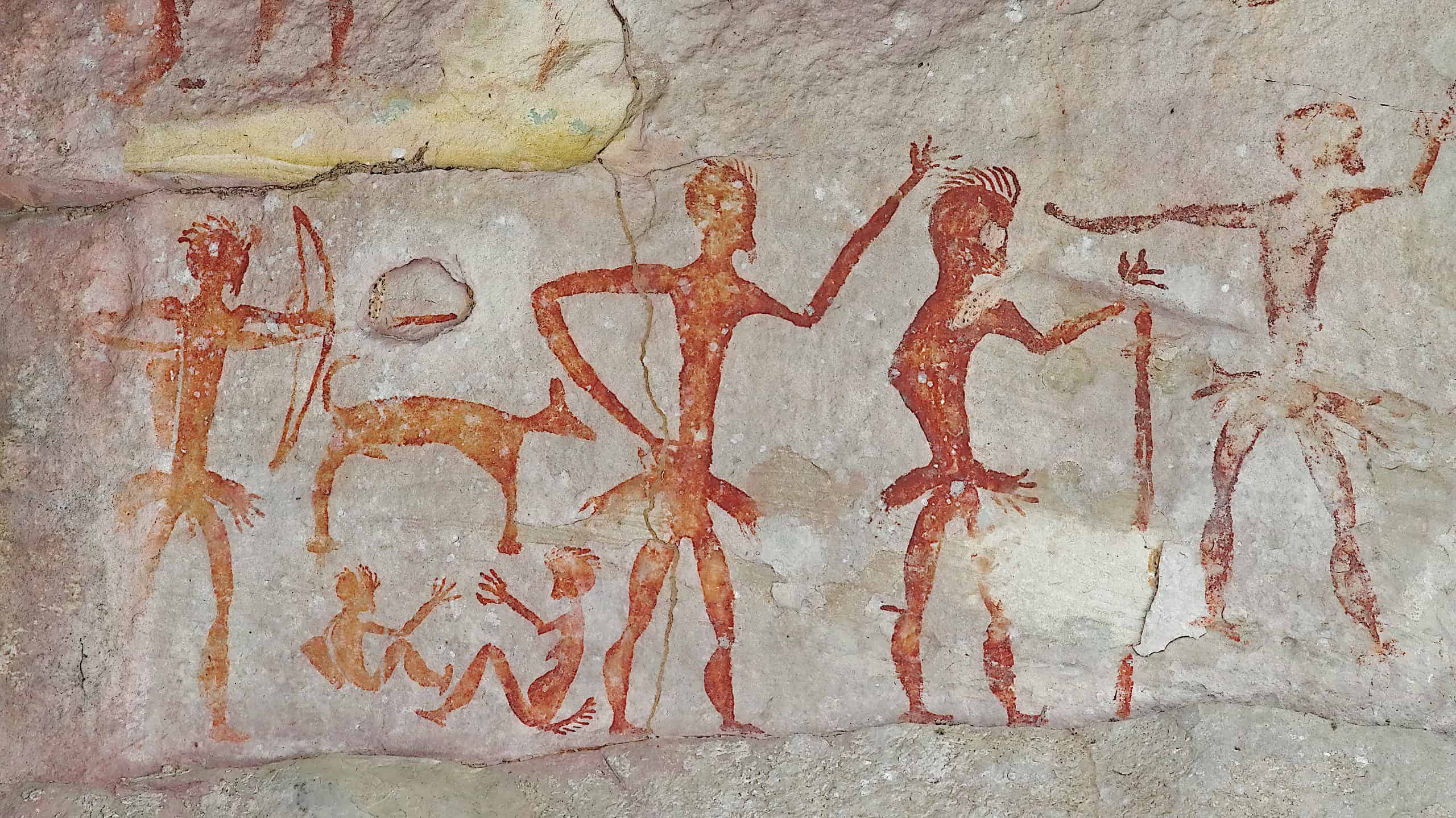 Люди еще в древности заметили. Первобытное искусство мезолит. Наскальная живопись люди. Наскальная живопись первобытных людей. Наскальные надписи древних людей.