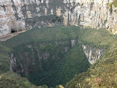 A Discover the Largest Sinkhole In The World