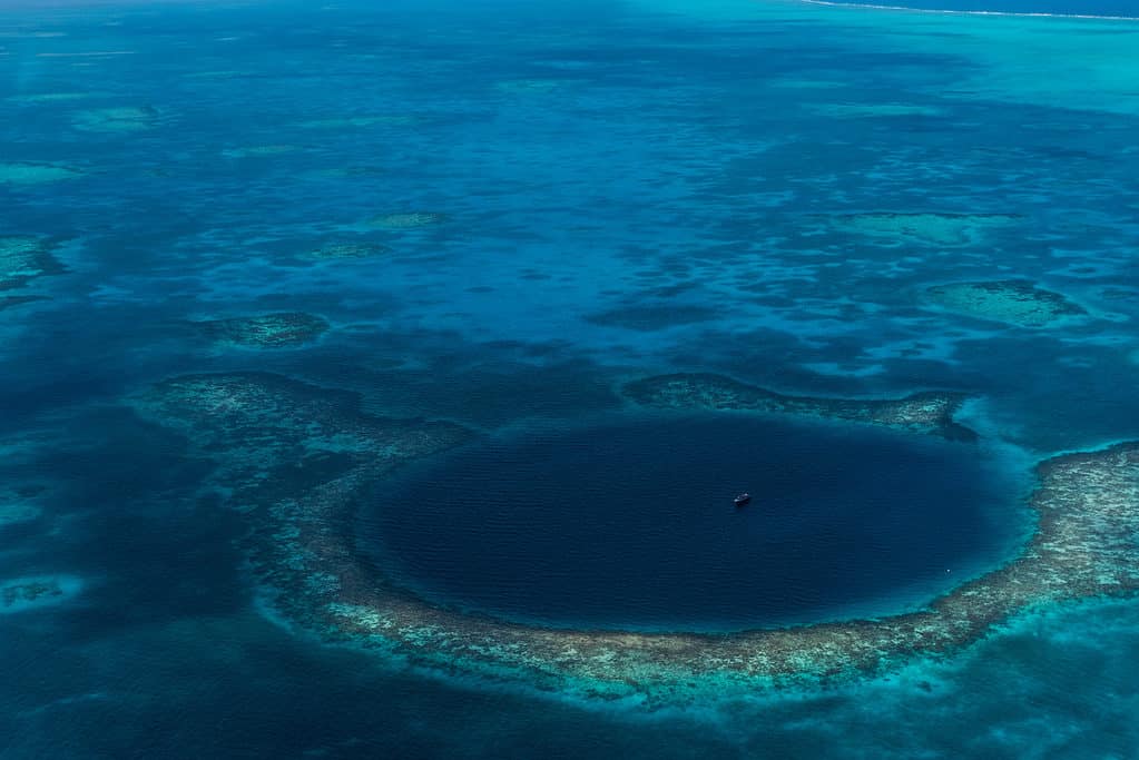 Hố Xanh Lớn, Belize