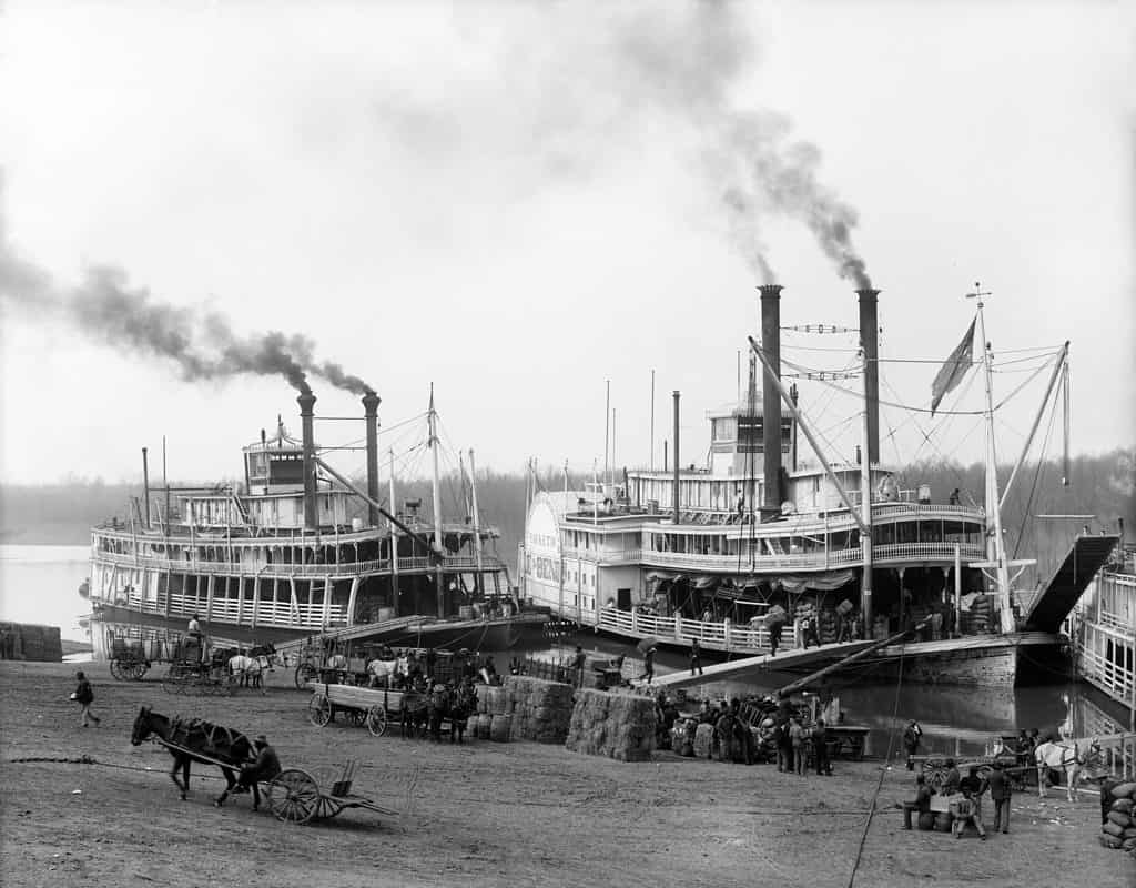 riverboats on mississippi river