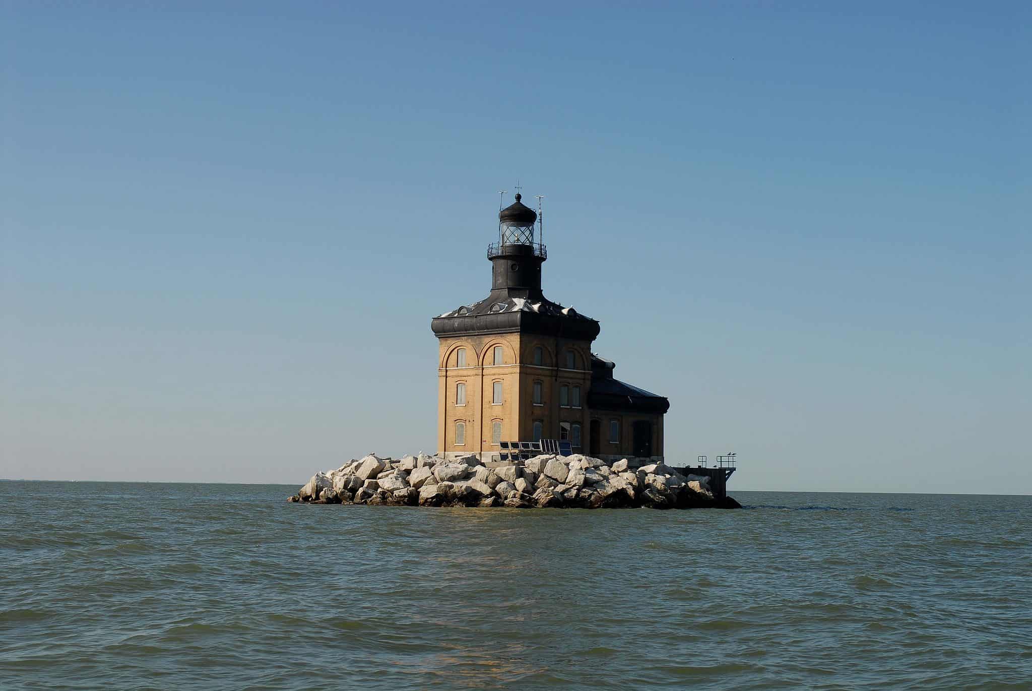 The 5 Most Beautiful Lake Erie Lighthouses   Shutterstock 31718311 2048x1371 