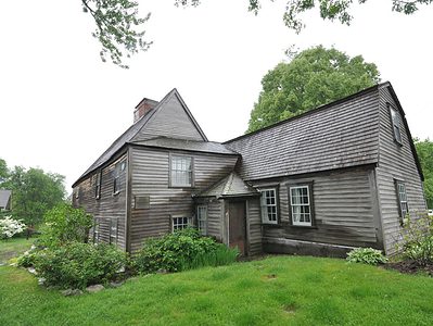 A 10 Oldest Homes in America (With Pictures)