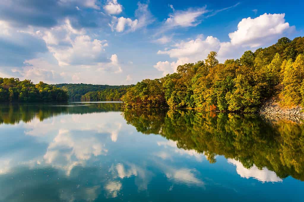 อ่างเก็บน้ำ Prettyboy ใน Maryland 1 - ทะเลสาบที่มนุษย์สร้างขึ้นที่ใหญ่ที่สุดใน Maryland