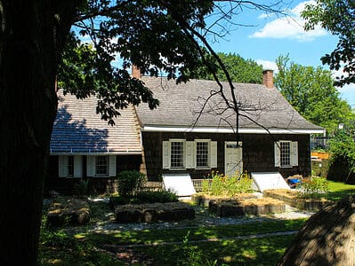 A The Oldest House in New York Is More Than 371 Years Old