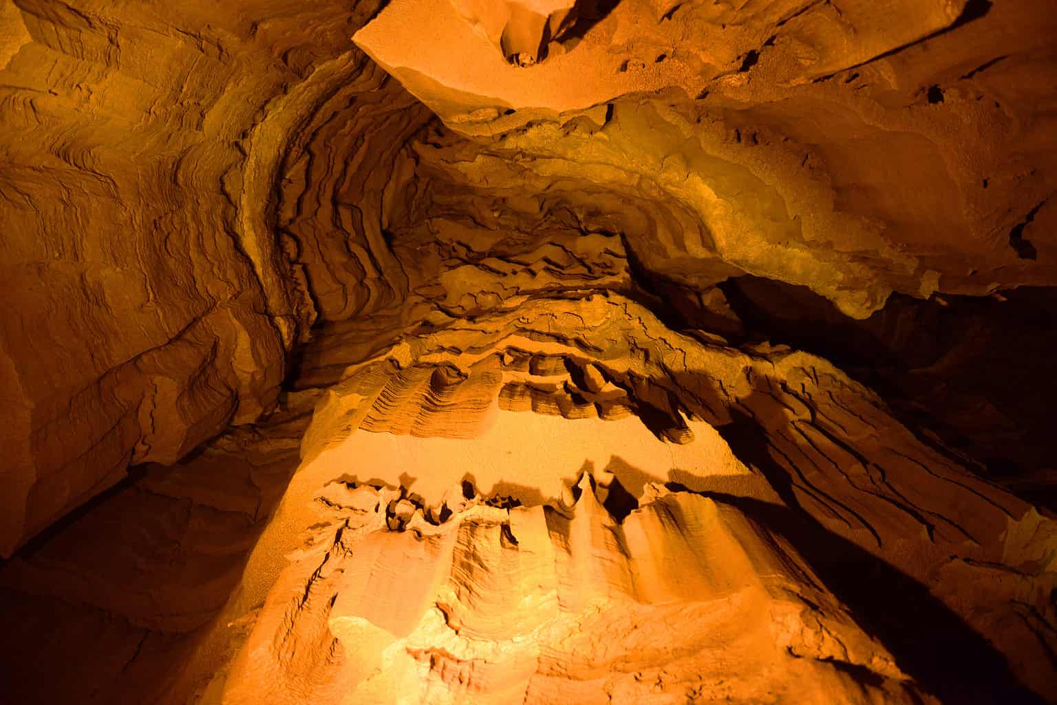 14 Amazing Caves in Kentucky (Most Popular to Hidden Treasures)