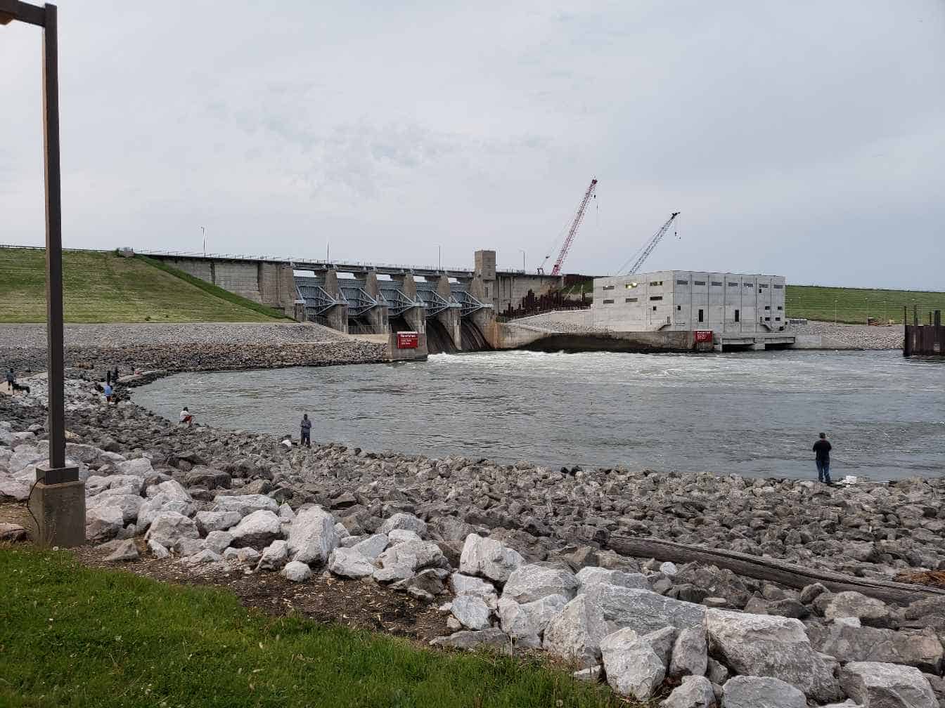 What's the Largest Artificial Lake in Iowa AZ Animals