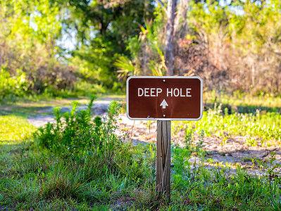 A Discover the Largest Sinkhole in Alabama
