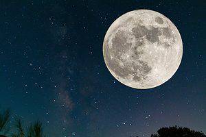 Discover the 5 Different Colors of the Moon Picture