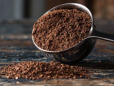 A 8 Reasons to Use Coffee Grounds With Your Flowers and Garden