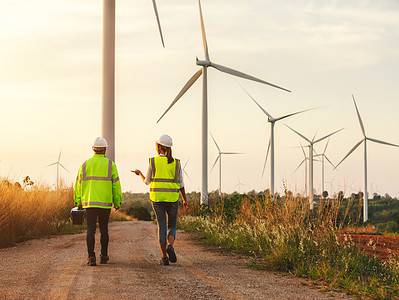 A Discover the Top 10 Largest Wind Farms in the U.S.: Are Any Near You?