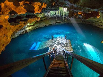 A 9 Caves in Florida (From National Parks to Hidden Treasures)