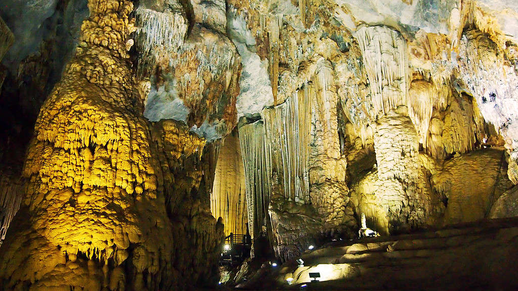 Thiên Đường Cave (Paradise Cave) in Phong Nha-Kẻ Bàng National Park, Vietnam